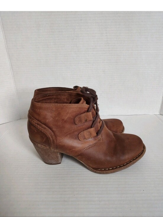 Clarks Shoes - Clarks Artisan Carleta Lyon Brown Leather Ankle Boots Size 7W Lace up